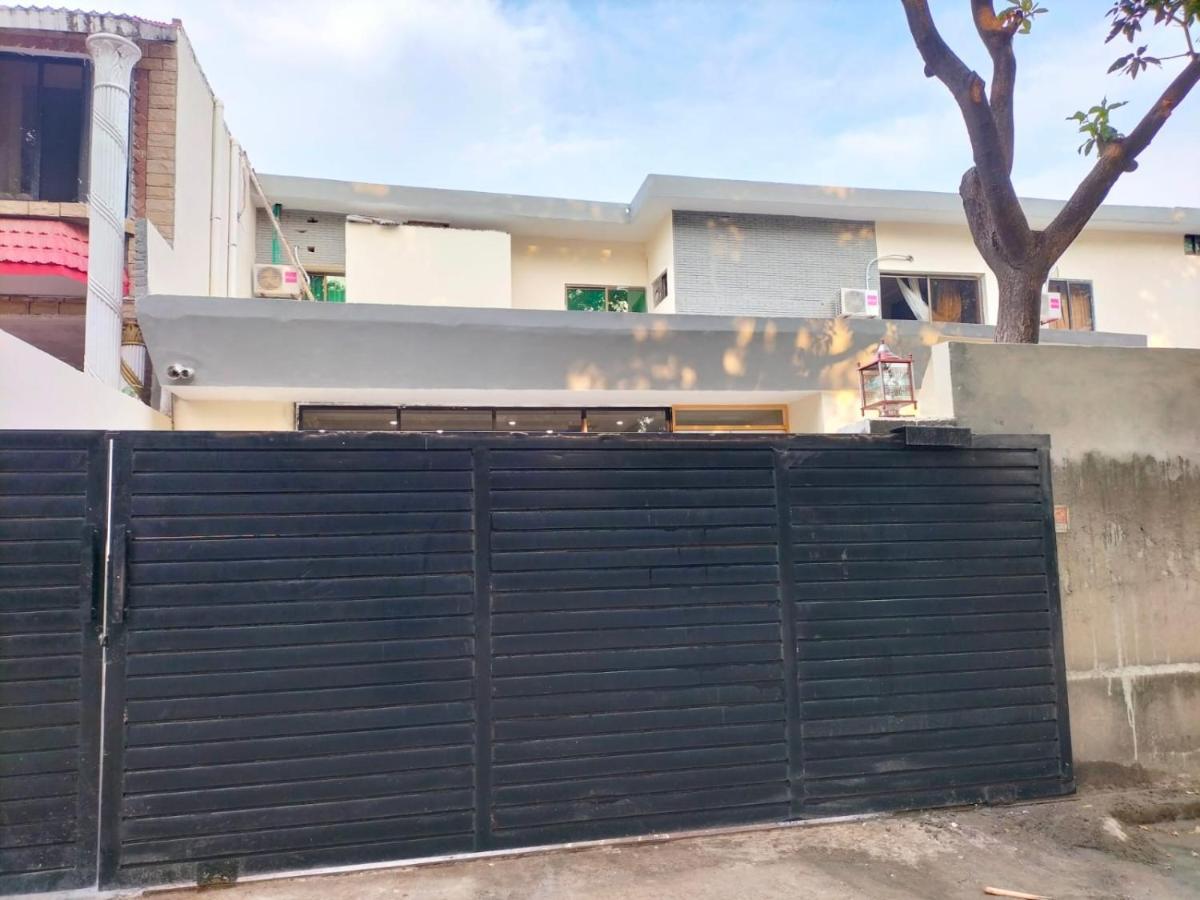 Rose Valet Guest House Islamabad Ngoại thất bức ảnh