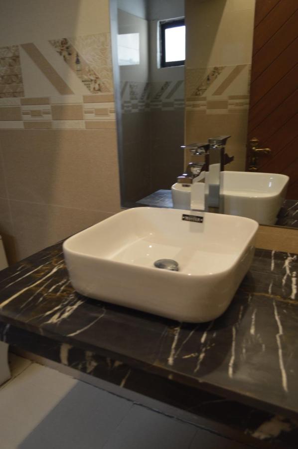 Rose Valet Guest House Islamabad Ngoại thất bức ảnh